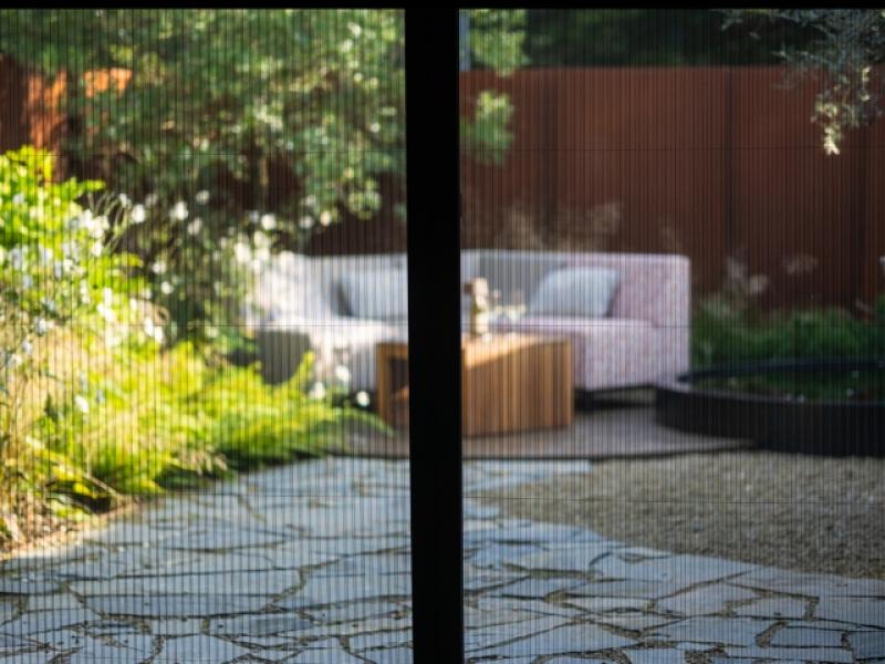 Zorgeloos genieten: hoe kunststof kozijnen je huis koel houden in de zomer